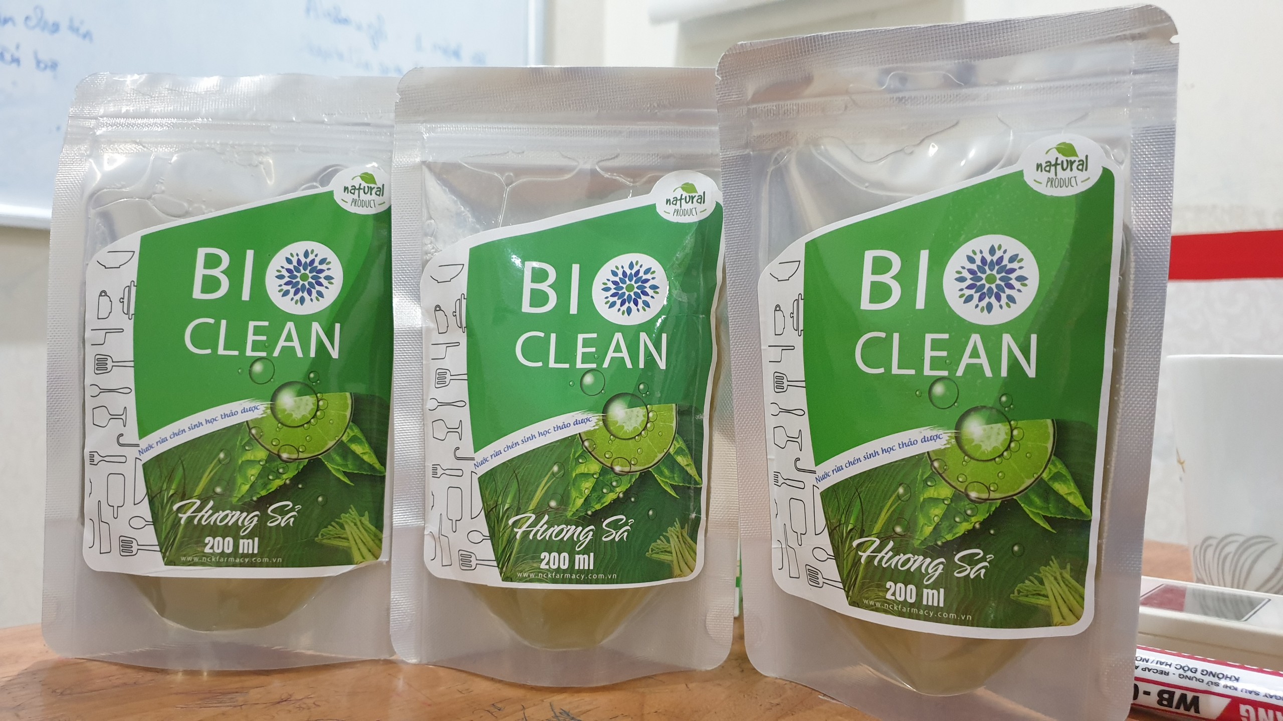 Nước rửa chén sinh học thảo dược BioClean X2, hương sả, gói 200ml