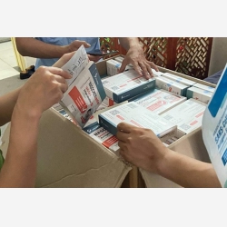 Tràn lan kit test nhanh Covid-19 không rõ nguồn gốc
